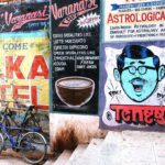 Straßenanzeigen in Varanasi